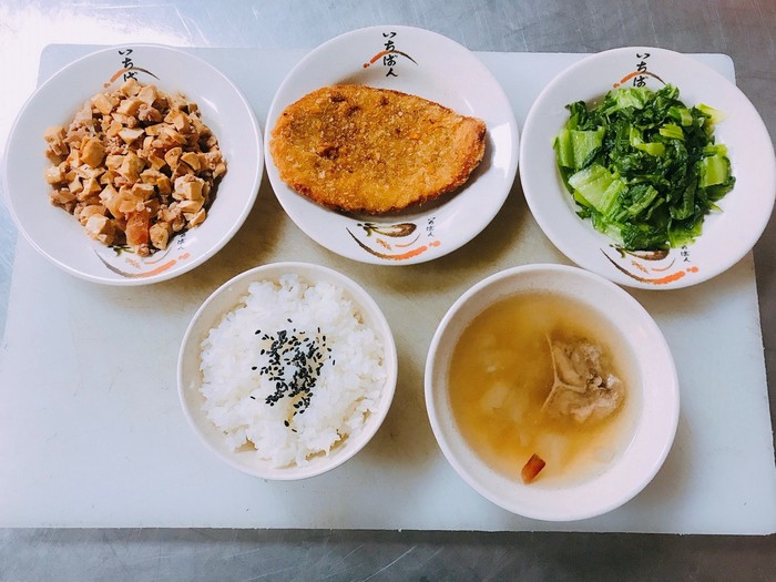 110年1月14日菜色(主食-芝麻飯、主菜-香酥魚排、副菜-絞瓜干丁、蔬菜-有機轉型期廣島菜、湯品-冬瓜鴨湯)